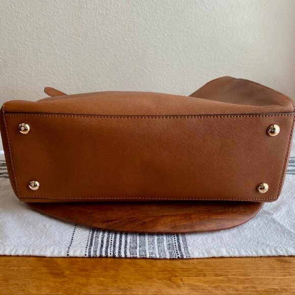 đź’–FLASH SALE Michael Kors Cynthia Medium Satchel Acorn Tan Brown Leather EUC - Picture 5 of 11